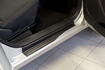Накладки на внутренние пороги дверей для Lada Granta (седан) (2015-2018)