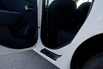 Накладки на внутренние пороги дверей (4шт) для Renault Sandero II (2014-2018 ) дорестайлинг